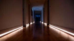 Oświetlenie przypodłogowe korytarz